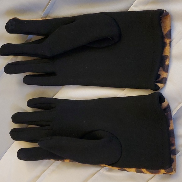 Cheetah Print & Black Gloves - Picture 2 of 10